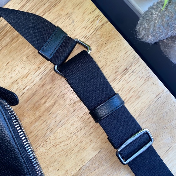 SOLD Unisex Men’s Women’s Crossbody Bag - Picture 4 of 7